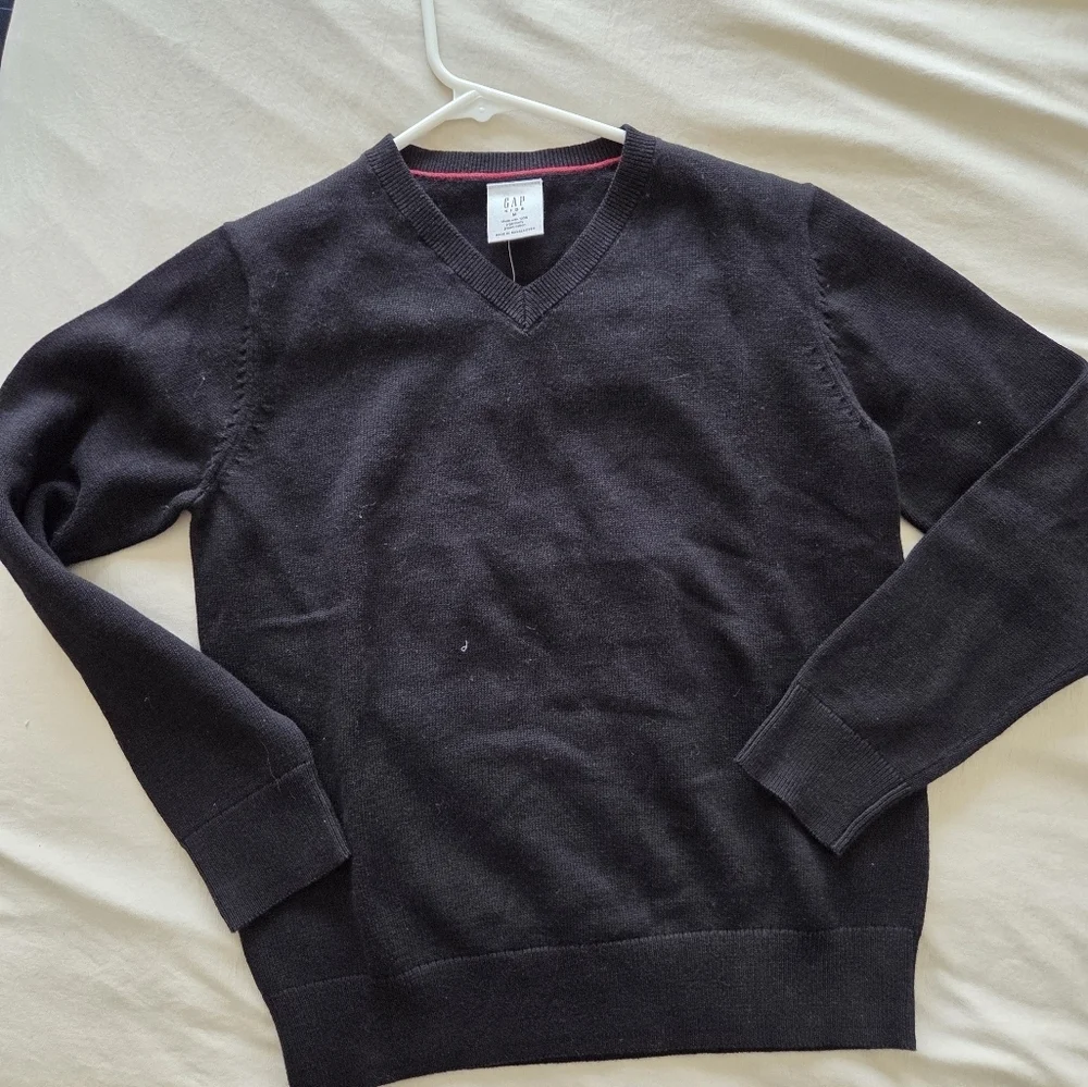 GAP Kids Classic Black V-Neck Sweater Size Boys Medium(8)